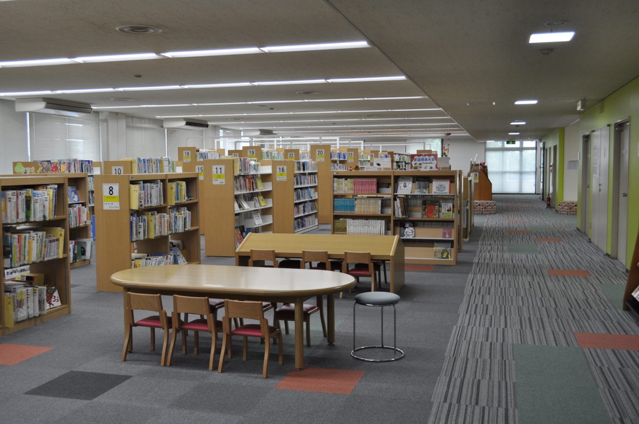 近く の 自習 室 が ある 図書館